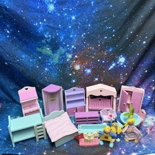 WOODEN DOLLS HOUSE FURNITURE